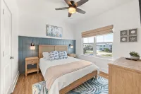 Coastal Chic, Heated Pool, Beachside, Custom Bunk Room - 4-Star