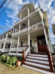 3-Br Apt: Ocean Views/Balcony, 1.5 Blocks to Beach, Passes, AC, WiFi, 1.5 Baths. - 民宿