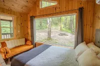 Private Tiny Cabin & Mountain Hiking!