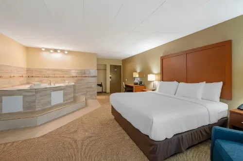 Comfort Inn & Suites Indianapolis Northwest - College Park - Balcony