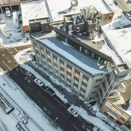 Feather Factory Hotel Отели рядом с достопримечательностью «Гринпойнт»