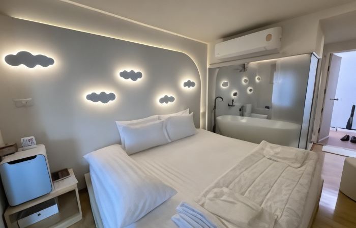 Minimal Hotels