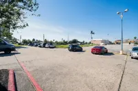 Americas Best Value Inn & Suites Humble - parking