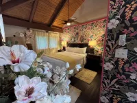 Hawaiian Chic Crater Retreat-Private Crater Oasis with a Serene Pool, Near Beach - 2-Star