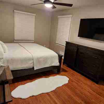 3bd Family-sized house, 5 minutes to National park, 12 minutes to the Capital. Rooms