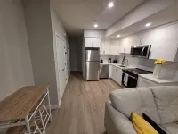 Spacious and Modern 2-Bedroom Apartment in Calgary - 레지던스