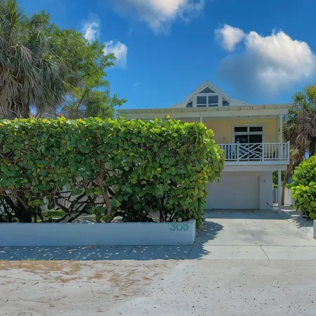 Wake up on the waters of Tampa Bay in a north Anna Maria home.