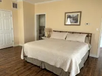 Paw Paw Tree Estate Home with Three Bedroom Guest House.   Sleeps 19 + - Wifi