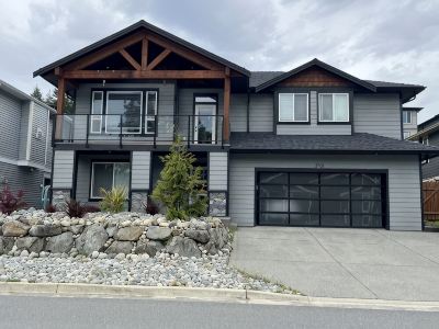 Hot tub, Pet Friendly + Monthly Discounts! Trails Nearby!
