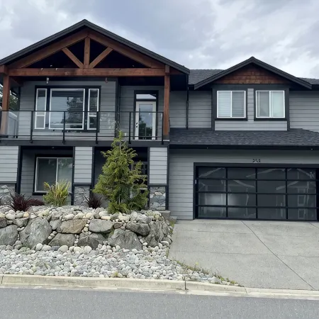Hot tub, Pet Friendly + Monthly Discounts! Trails Nearby!