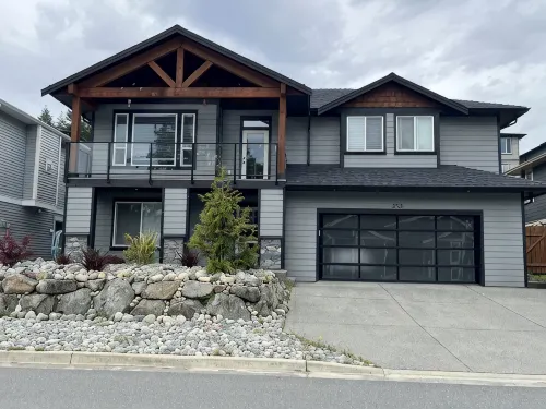 Hot tub, Pet Friendly + Monthly Discounts! Trails Nearby!