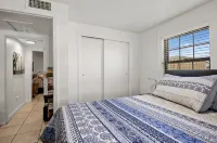 Downtown Blue Bungalow w/Fully Fenced Yard, AC, W/D, 3 Smart TVs, Den, Fast WiFi