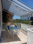 Apartment in villa in residential and quiet area, near the beach, center city and shops., - WiFi