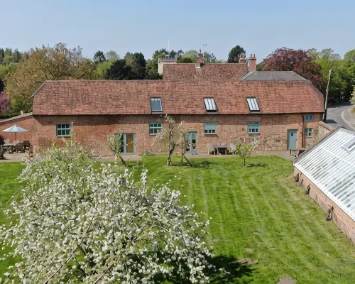 Manor Farm Courtyard Cottages Hotels in Thatcham