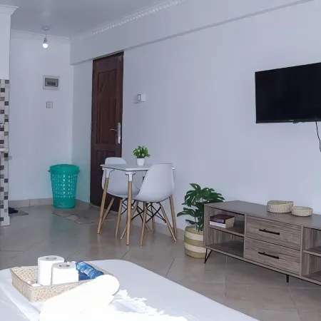 Lux Suites Carina Studio Apartments