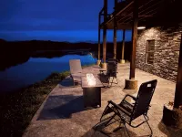Lakefront Cabin 3 bed, 3 1/2 bath with Private Dock - Alphydda