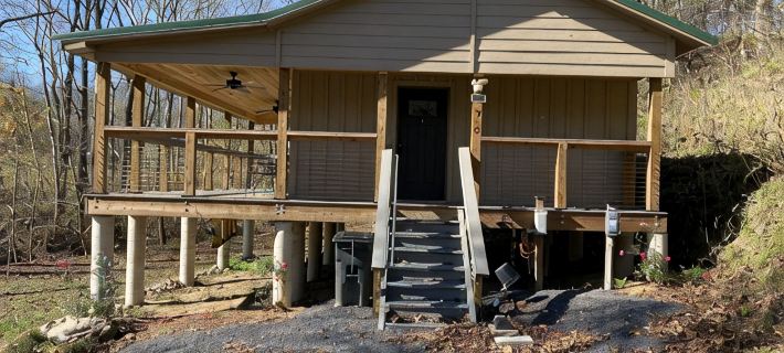 Secluded Couple’s one bedroom creek view cabin on Craigs Creek in Oriskany Va. Ξενοδοχεία στην πόλη Botetourt County