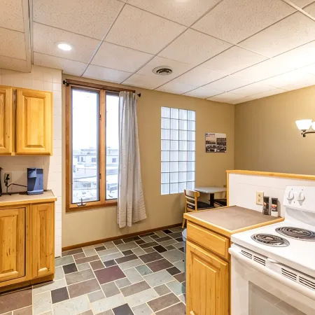 Historic Downtown Top Floor 2BR Apartment
