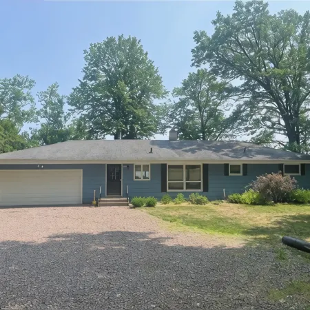 Lakefront Northwoods Retreat for Swimming, Fishing & Relaxing at The Bird House!