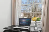 Stylish & Luxurious 3 BDR Home with Play Station - Wi-Fi
