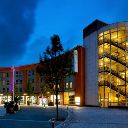 Holiday Inn Express PORTSMOUTH - GUNWHARF QUAYS by IHG Отели рядом с достопримечательностью «Корабль-музей HMS Victory»