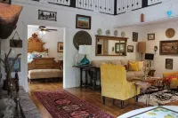 Romantic Tranquil  Riverfront Cottage Rushing Crystal Clear Water Best Rate - 4-Star