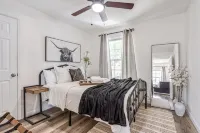 The Craftsman on Clay-4 Blocks to Silos-Backyard Retreat-Hot Tub and Cowboy Pool - 4-نجوم