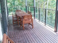 Treetops Haven- Bushland setting a short stroll to Maleny Centre Hotels in Maleny