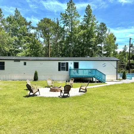 Cozy Beach Home w/ Fire Pit, Grill & Outdoor Swings— Min from Surf City Pier!