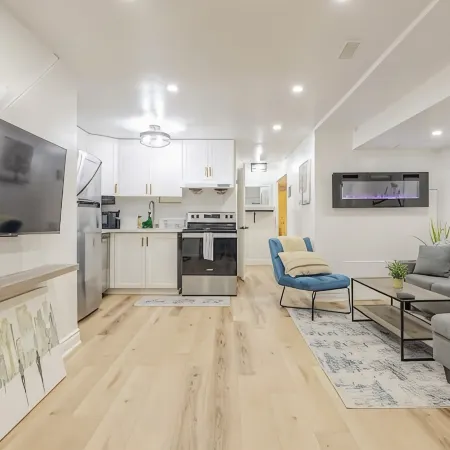 STUNNING & SPACIOUS 1 BEDROOM OASIS