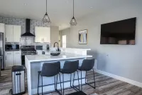 Luxe 3BR Oakland Escape | Chic Outdoor Living - 4 estrellas