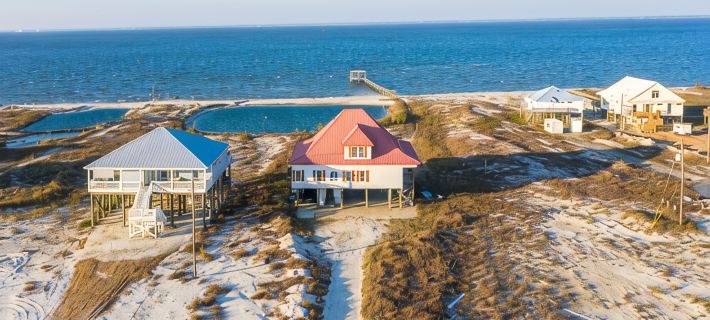 Pool! DOCK! Two Master Bedrooms. Private & public beach access. Sleeps 12 Hotels in Mobile County