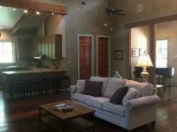 The Bridge: Melody House Hotel di West Feliciana Parish