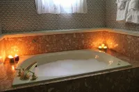 Corners Mansion Inn - A Bed and Breakfast - Hot Tub