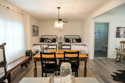 Farmhouse bed and bath with pool and hot tub - 3-Star