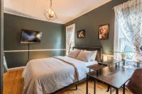 Stylish 3 Bedroom W/ AC ❄️, Mesh WiFi 🛜, Billiards 🎱 table, Games🎯🎮,parking - 3-Star