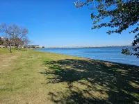 Lake Condo , Cozy and Modern 1 Bedroom 1 Bath. - 3-Star