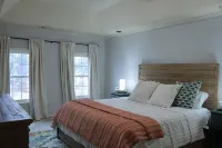Madison Poolside Parlour - Pools