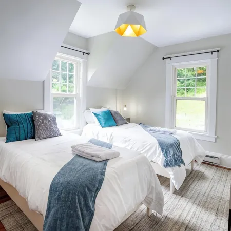 Modern 5-Bedroom Ski/Summer Mountain Home -Game Room-Hot Tub-3 Min to Belleayre
