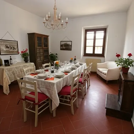 House on Florence Hills - 4 Miles Away from Downtown Florence!