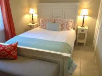 Bayfront 2 Bedroom with Private Dock and Beach Access Riley's Retreat - Condos