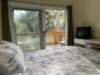 New rental overlooking Plantation Course 9th tee box. 1500 sq feet, smoke free. - 홈스테이