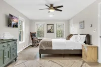 Spacious Home Close to Beaches! 3BR, Dog & Family Friendly, 30 Mins to Portland - WiFi