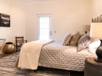 OXFORD PRIME LOCATION / ON THE SQUARE!! WALKING DISTANCE TO CAMPUS - 4-Star