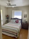 Great Rates and A/C in every room. Near North Shore beaches. Pool & Hot Tub! - balcony