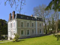 Maison Stella Cadente, Maison d'hôtes Artistique et Jardin à Provins Hotels in Provins