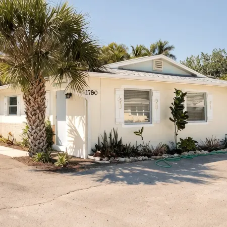 Quiet Naples Home: Walking Distance to Downtown. Pet Friendly!