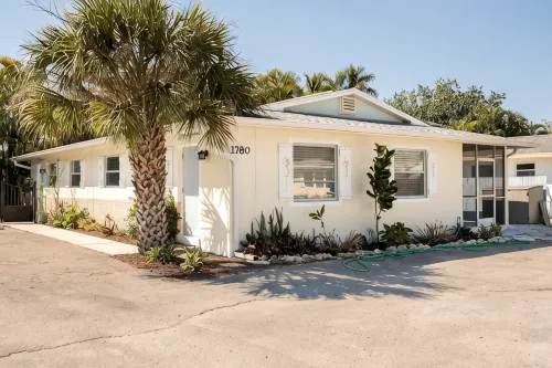 Quiet Naples Home: Walking Distance to Downtown. Pet Friendly! - Homestays