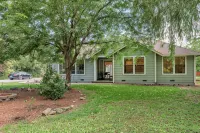 Vineyard View Retreat Pool, Bocce Court & Game Barn Near Armstrong Woods - Private Pools