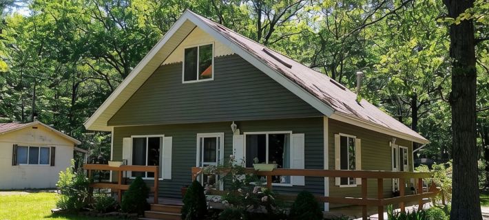 ‘Whispering Oaks’ Cottage with Lake Access, Outdoor Fire Pit and More! Hotels in Huron County